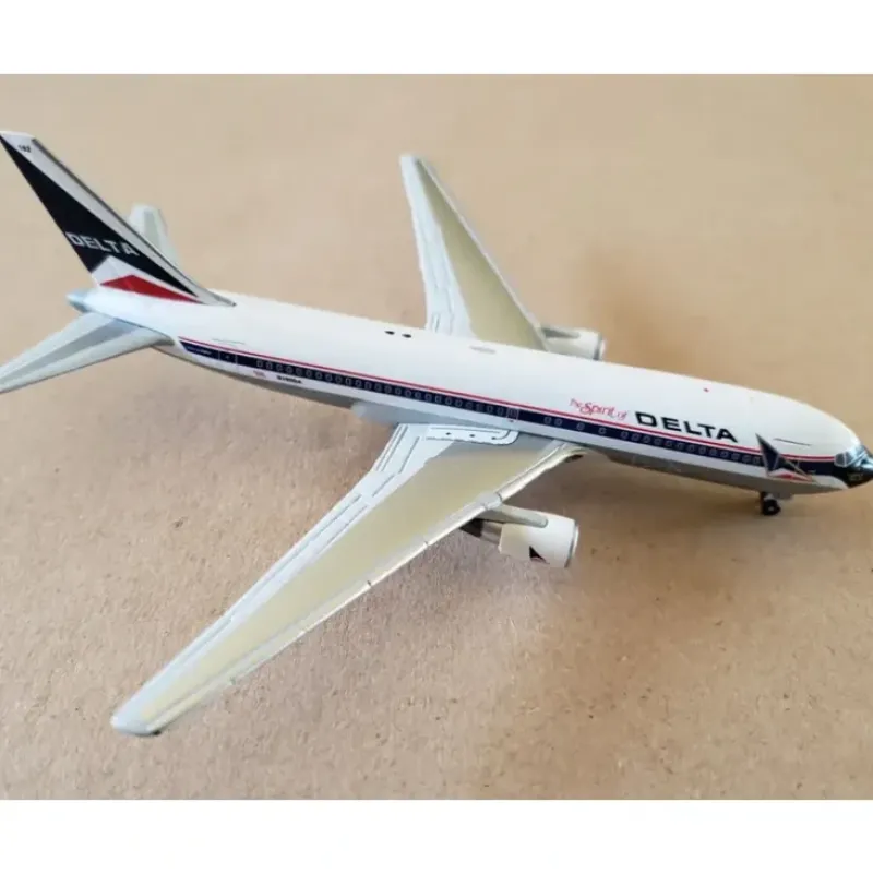 Airplane Model*AeroClassics AC419399 1:400 Delta Airlines Boeing 767-200 N102DA "Spirit of Delta" - Miniature Marvels: Airplane Models & Painted Dice