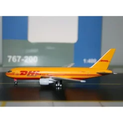 Airplane Model*AeroClassics AC419573 1:400 DHL Boeing 767-200 N769AX - Miniature Marvels: Airplane Models & Painted Dice