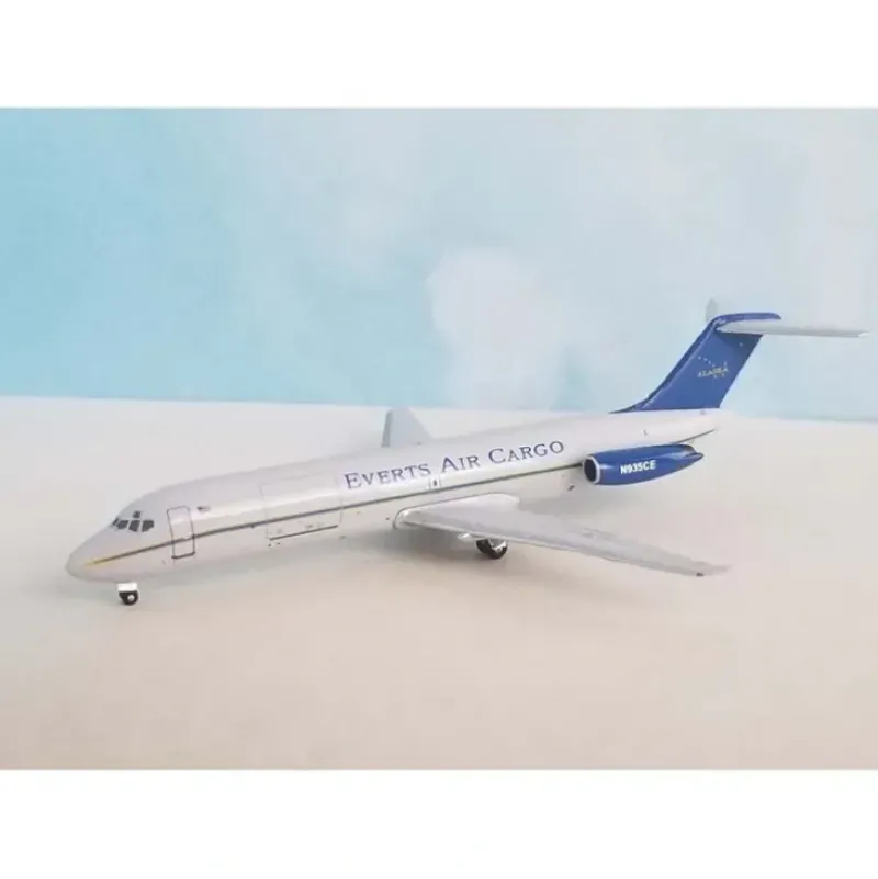 Airplane Model*AeroClassics AC411293 1:400 Everts Air Cargo DC-9-32F N935CE - Miniature Marvels: Airplane Models & Painted Dice