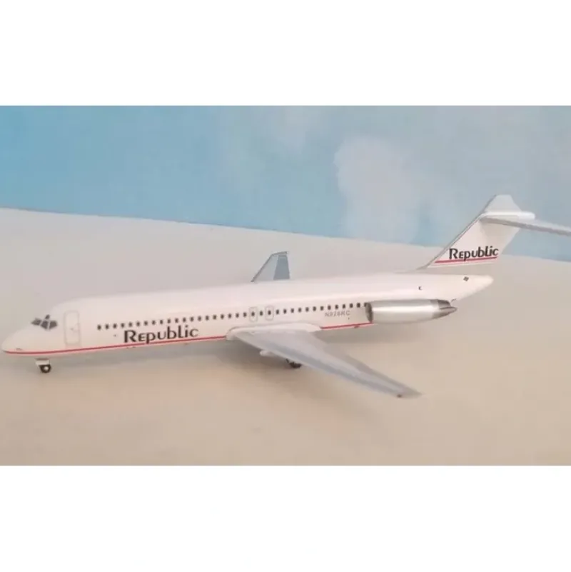 Airplane Model*Aeroclassics AC411325 1:400 Republic DC-9-32 N926RC - Miniature Marvels: Airplane Models & Painted Dice