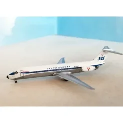 Airplane Model*AeroClassics AC411148 1:400 SAS DC-9-30 SE-DBZ - Miniature Marvels: Airplane Models & Painted Dice