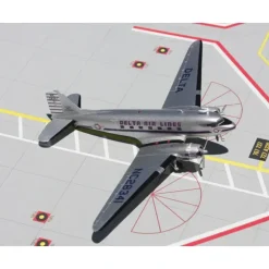 Airplane Model*Aurora 1:400 Delta Air Lines DC-3 - Miniature Marvels: Airplane Models & Painted Dice