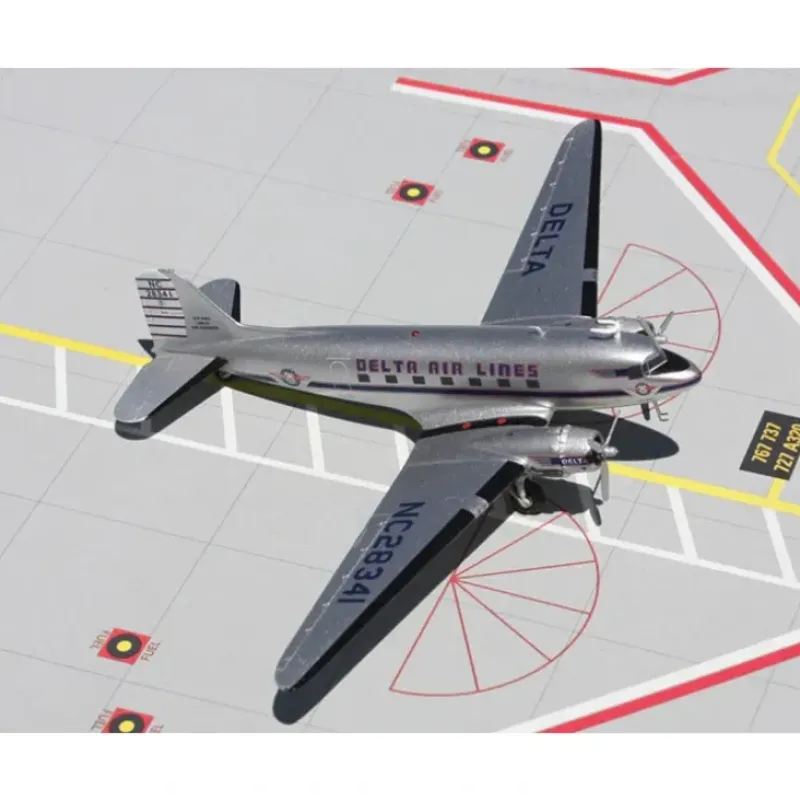 Airplane Model*Aurora 1:400 Delta Air Lines DC-3 - Miniature Marvels: Airplane Models & Painted Dice