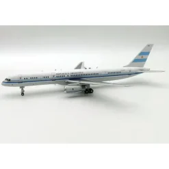 Airplane Model*EL Aviador EAVT01 1:200 Argentina Air Force Boeing 757-23A T-01 - Miniature Marvels: Airplane Models & Painted Dice