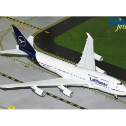 Airplane Model*Gemini Jets G2DLH1241 1:200 Lufthansa Boeing 747-400 D-ABVY - Miniature Marvels: Airplane Models & Painted Dice