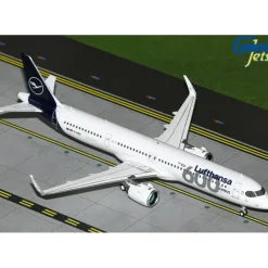 Airplane Model*Gemini Jets G2DLH1272 1:200 Lufthansa A321neo D-AIEQ 600th Airbus Aircraft - Miniature Marvels: Airplane Models & Painted Dice