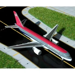 Airplane Model*Gemini Jets GJNWA224 1:400 Northwest Airlines Boeing 757-200 - Miniature Marvels: Airplane Models & Painted Dice