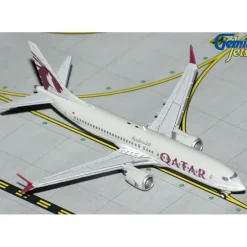 Airplane Model*Gemini Jets GJQTR2210 1:400 Qatar Airways Boeing 737 Max8 - Miniature Marvels: Airplane Models & Painted Dice