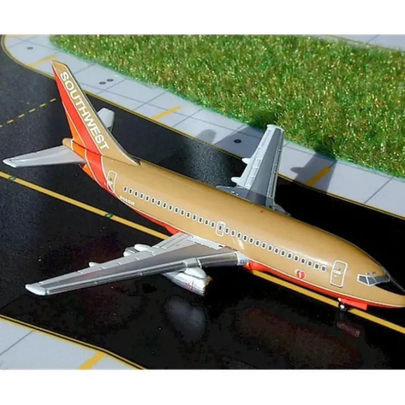 Airplane Model*Gemini Jets GJSWA237 1:400 Southwest Boeing 737-200 - Miniature Marvels: Airplane Models & Painted Dice