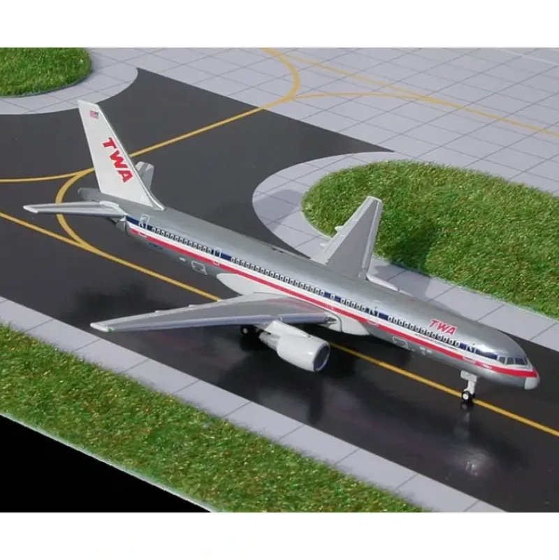 Airplane Model*Gemini Jets GJTWA233 1:400 TWA Boeing 757-200 - Miniature Marvels: Airplane Models & Painted Dice