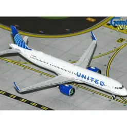 Airplane Model*Gemini Jets GJUAL2245 1:400 United Airbus A321neo - Miniature Marvels: Airplane Models & Painted Dice