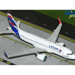 Airplane Model*Gemini Jets G2LAN1313 1:200 LATAM Airlines A320neo CC-BHG - Miniature Marvels: Airplane Models & Painted Dice