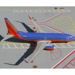 Airplane Model*Gemini Jets G2SWA005 1:200 Southwest Boeing 737-700 - Miniature Marvels: Airplane Models & Painted Dice
