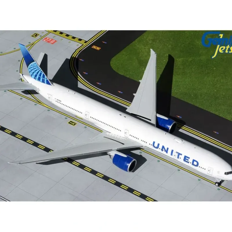 Airplane Model*Gemini Jets G2UAL894 1:200 United Boeing 777-300ER N2749U - Miniature Marvels: Airplane Models & Painted Dice