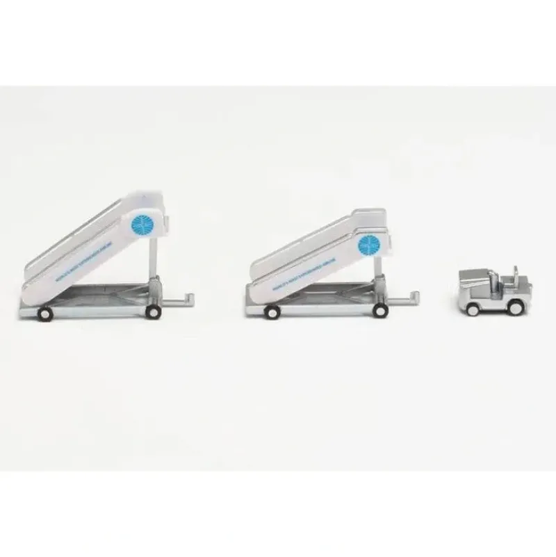 Airplane Model*Herpa Wings 571890 1:200 Pan Am historic passenger stairs (2) with tractor (1) - Miniature Marvels: Airplane Models & Painted Dice