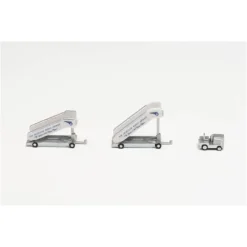 Airplane Model*Herpa Wings 571906 1:200 Pan American World Airways historic passenger stairs (2) with tractor (1) - Miniature Marvels: Airplane Models & Painted Dice