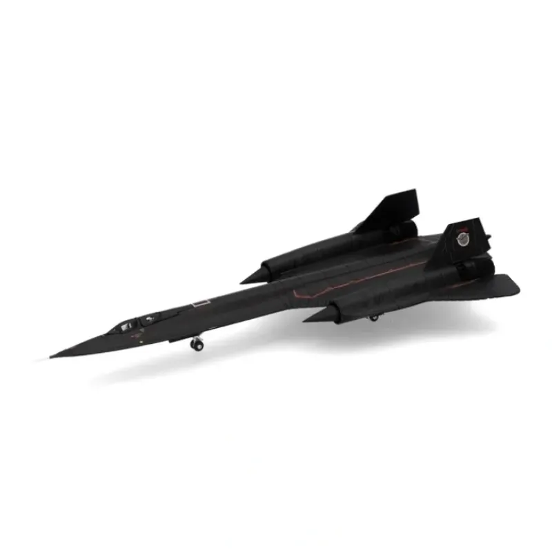 Airplane Model*Herpa Wings 573283 1:200 USAF SR-71A Blackbird 9th SRW, RAF Mildenhall 61-7980 - Miniature Marvels: Airplane Models & Painted Dice