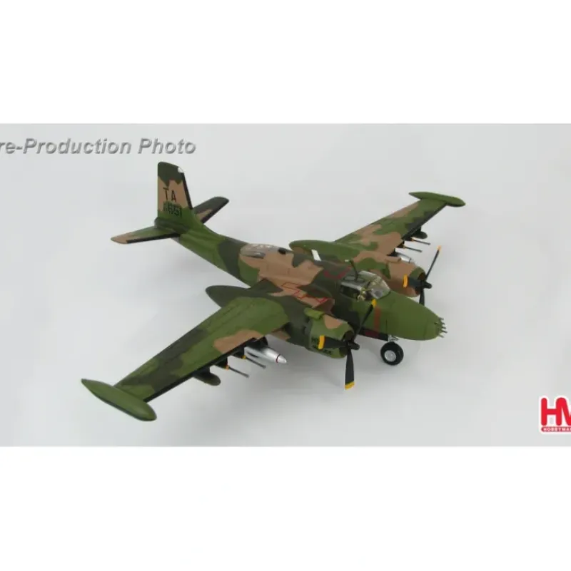 Airplane Model*Hobby Master HA3224 1:72 Douglas B-26K Counter Invader - Miniature Marvels: Airplane Models & Painted Dice