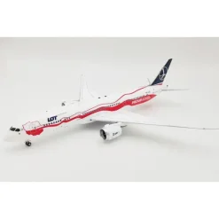 Airplane Model**Inflight IF7890718 1:200 LOT Boeing 787-9 SP-LSC - Miniature Marvels: Airplane Models & Painted Dice