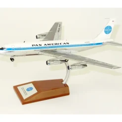 Airplane Model**Inflight IF7200515P 1:200 Pan Am Boeing 720 - Miniature Marvels: Airplane Models & Painted Dice