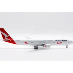 Airplane Model*InFlight IF333QF0522 1:200 Quantas Airbus A330-300 - Miniature Marvels: Airplane Models & Painted Dice