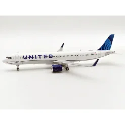Airplane Model**Inflight IF321UA0823 1:200 United Airlines Airbus A321-271NX N44501 - Miniature Marvels: Airplane Models & Painted Dice