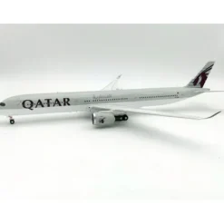 Airplane Model**Inflight IF35XQR0922 1:200 Qatar Airways Airbus A350-1000 A7-ANN - Miniature Marvels: Airplane Models & Painted Dice