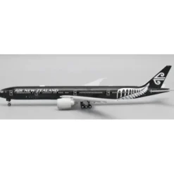 Airplane Model*JC Wings JC4ANZ0006 1:400 Air New Zealand Boeing 777-300ER ZK-OKQ "All Blacks" - Miniature Marvels: Airplane Models & Painted Dice