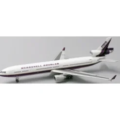 Airplane Model*JC Wings LH4076 1:400 House Color McDonnell Douglas MD-11 N211MD - Miniature Marvels: Airplane Models & Painted Dice
