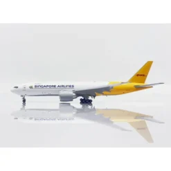 Airplane Model*Jc Wings SA4011A 1:400 Singapore Airlines/DHL Boeing 777-200LRF (Flaps Down) - Miniature Marvels: Airplane Models & Painted Dice