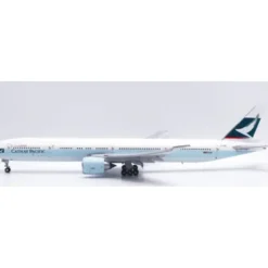 Airplane Model*JC Wings SA2MISC047 1:200 Cathay Pacific Boeing 777-300ER B-HNR - Miniature Marvels: Airplane Models & Painted Dice