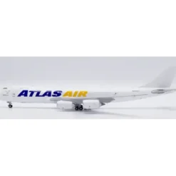 Airplane Model*JC Wings XX40147 1:400 Atlas Air Boeing 747-8F "White" N859GT - Miniature Marvels: Airplane Models & Painted Dice