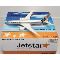 Airplane Model*JC Wings XX2685 1:200 Jetstar Boeing 787-8 VH-VKA - Miniature Marvels: Airplane Models & Painted Dice