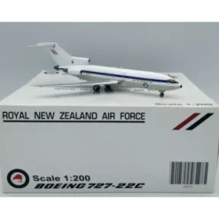 Airplane Model*JC Wings XX2073 1:200 Royal New Zealand Air Force Boeing 727-22C - Miniature Marvels: Airplane Models & Painted Dice