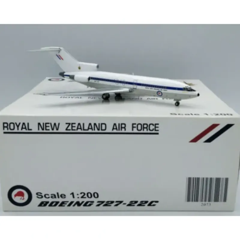 Airplane Model*JC Wings XX2073 1:200 Royal New Zealand Air Force Boeing 727-22C - Miniature Marvels: Airplane Models & Painted Dice