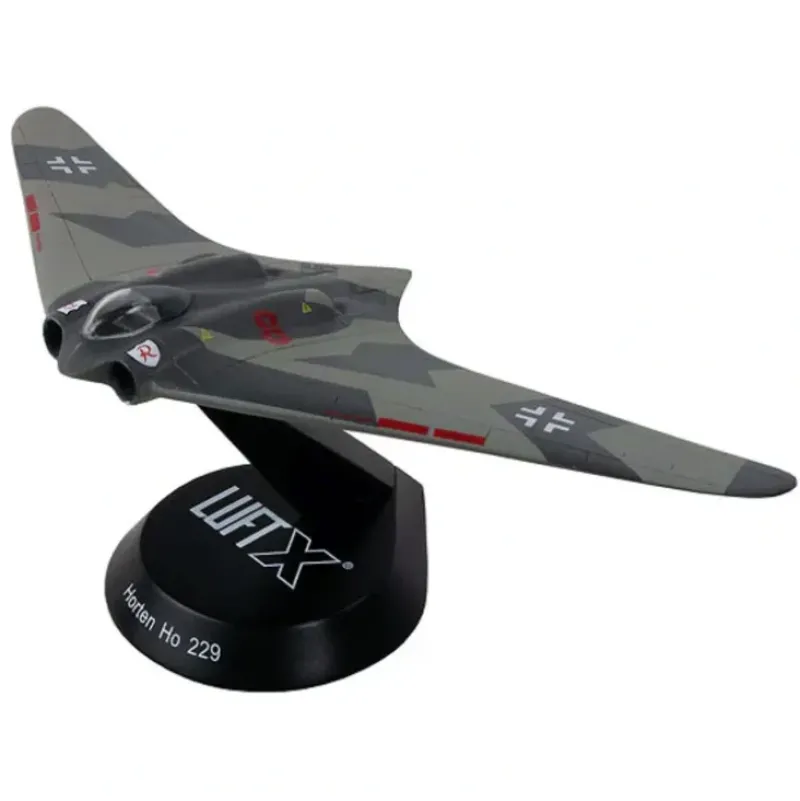Airplane Model*Legion Models LEG-14619LA 1:72 F4u-1A "Big Hog" V-17 "Jolly Rogers" Capt. Tommy Blackburn, U.S. Navy, 1943 - Miniature Marvels: Airplane Models & Painted Dice