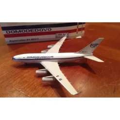 Airplane Model*Phoenix 10657 1:400 Domodedovo IL-96-300 RA-96013 - Miniature Marvels: Airplane Models & Painted Dice