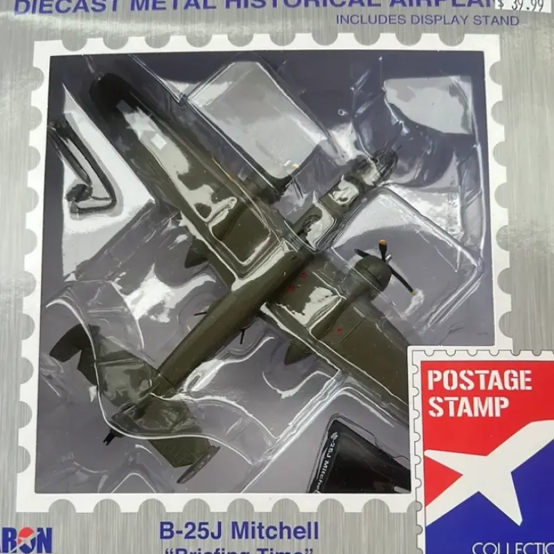 Airplane Model*POSTAGE STAMP PS5403-5 B25J 1/100 BRIEFING TIME - Miniature Marvels: Airplane Models & Painted Dice