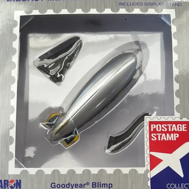 Airplane Model*POSTAGE STAMP PS5411-1 BLIMP GOODYEAR 1/350 - Miniature Marvels: Airplane Models & Painted Dice