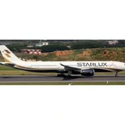 Airplane Model*Pre-Order JC Wings EW2339002S 1:200 Starlux Airlines A330-900neo B-58302 "Pink Ribbon" - Miniature Marvels: Airplane Models & Painted Dice
