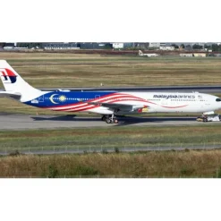 Airplane Model<Pre-Order Phoenix 11926 1:400 Malaysia Airlines A330-900neo 9M-MNG - Miniature Marvels: Airplane Models & Painted Dice