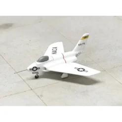 Airplane Model<Sky Classics 1:200 Northrop X-4 Bantam 46677 White NACA - Miniature Marvels: Airplane Models & Painted Dice