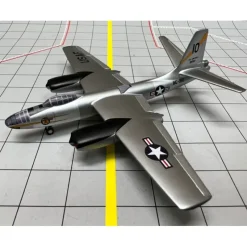 Airplane Model<Sky Classics 1:200 USAF B-45 85th BS Sculthrope 1955 - Miniature Marvels: Airplane Models & Painted Dice