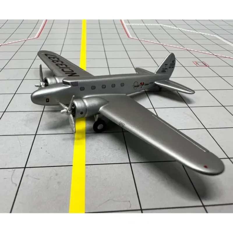 Airplane Model<Sky Classics 1:200 Western Air Express Boeing 247 - Miniature Marvels: Airplane Models & Painted Dice