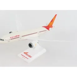 Airplane Model<SkyMarks 1:200 Air India B787-8 VT-ANH SKR729 - Miniature Marvels: Airplane Models & Painted Dice