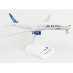 Airplane Model<SkyMarks 1:200 SKR1054 United 777-300 W/Gear - Miniature Marvels: Airplane Models & Painted Dice