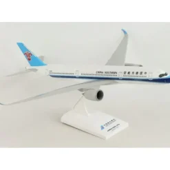 Airplane Model<SkyMarks SKR1055 1:200 China Southern Airlines Airbus A350-900 - Miniature Marvels: Airplane Models & Painted Dice