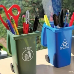 Egpull<The Mini Curbside Trash & Recycle Can Set - Awesome Pen/Pencil Holder with lids - Miniature Marvels: Airplane Models & Painted Dice